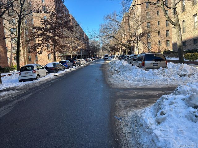 83-20 98 Street 5J, Woodhaven, NY 11421