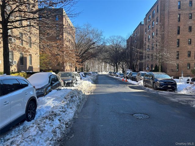 83-20 98 Street 5J, Woodhaven, NY 11421