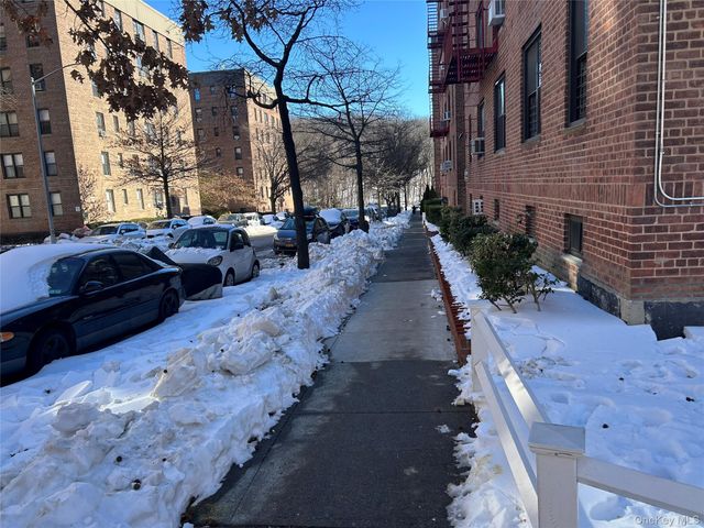 83-20 98 Street 5J, Woodhaven, NY 11421