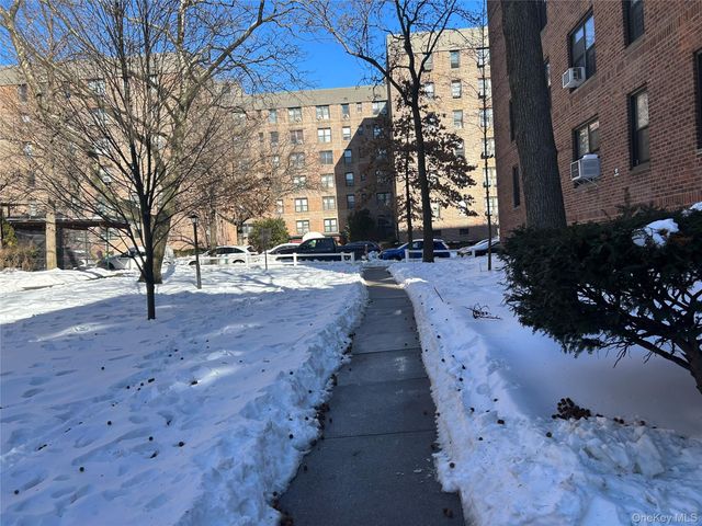 83-20 98 Street 5J, Woodhaven, NY 11421