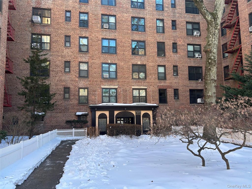 83-20 98 Street 5J, Woodhaven, NY 11421