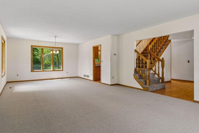 1933 Charlton Street, West Saint Paul, MN 55118