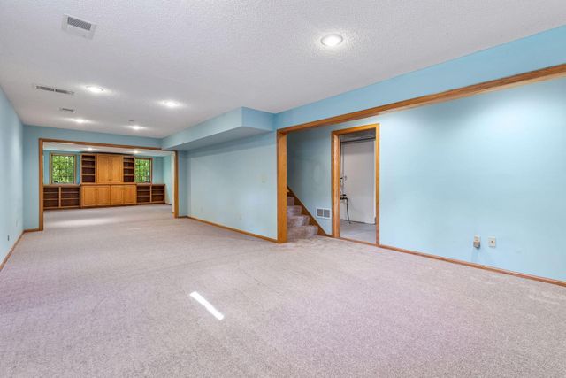 1933 Charlton Street, West Saint Paul, MN 55118