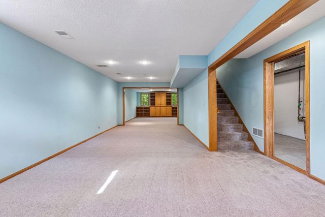 1933 Charlton Street, West Saint Paul, MN 55118
