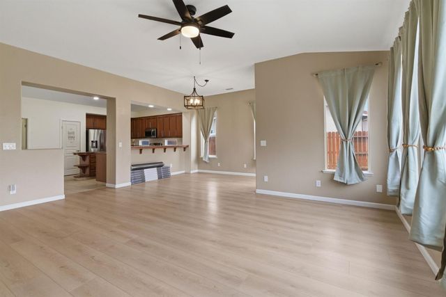 1014 Foxfire Dr, Manteca, CA 95337