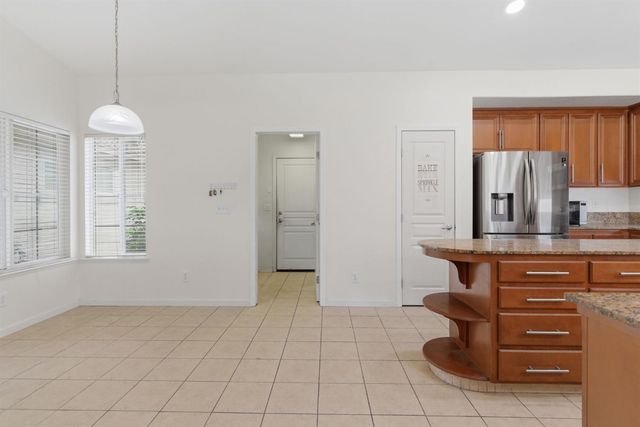 1014 Foxfire Dr, Manteca, CA 95337