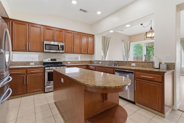 1014 Foxfire Dr, Manteca, CA 95337