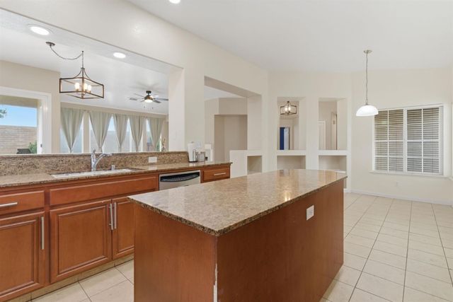 1014 Foxfire Dr, Manteca, CA 95337