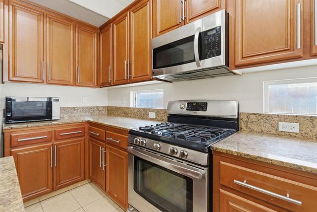 1014 Foxfire Dr, Manteca, CA 95337