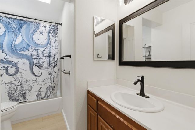1014 Foxfire Dr, Manteca, CA 95337