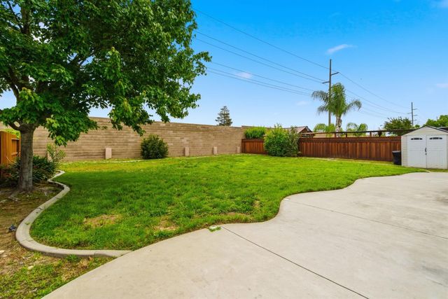 1014 Foxfire Dr, Manteca, CA 95337