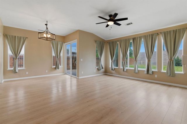 1014 Foxfire Dr, Manteca, CA 95337