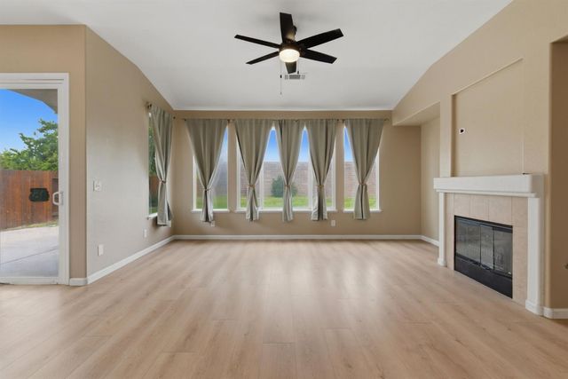 1014 Foxfire Dr, Manteca, CA 95337