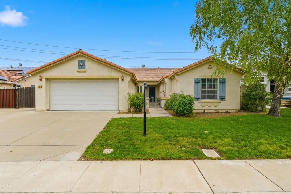 1014 Foxfire Dr, Manteca, CA 95337