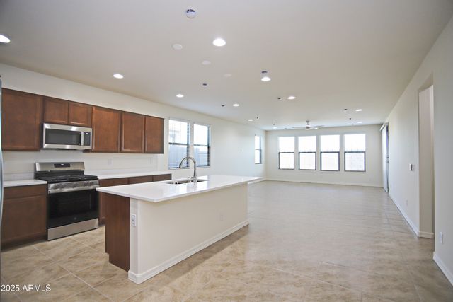 879 W FINCH Drive, San Tan Valley, AZ 85140