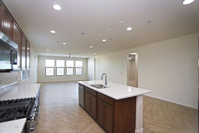 879 W FINCH Drive, San Tan Valley, AZ 85140