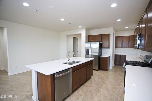 879 W FINCH Drive, San Tan Valley, AZ 85140