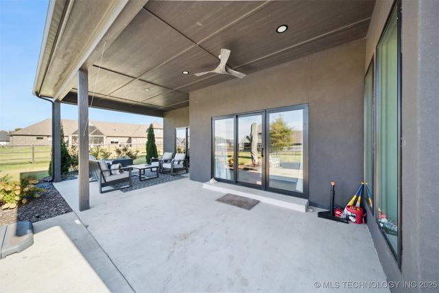 18826 E Chokeberry Street, Owasso, OK 74055