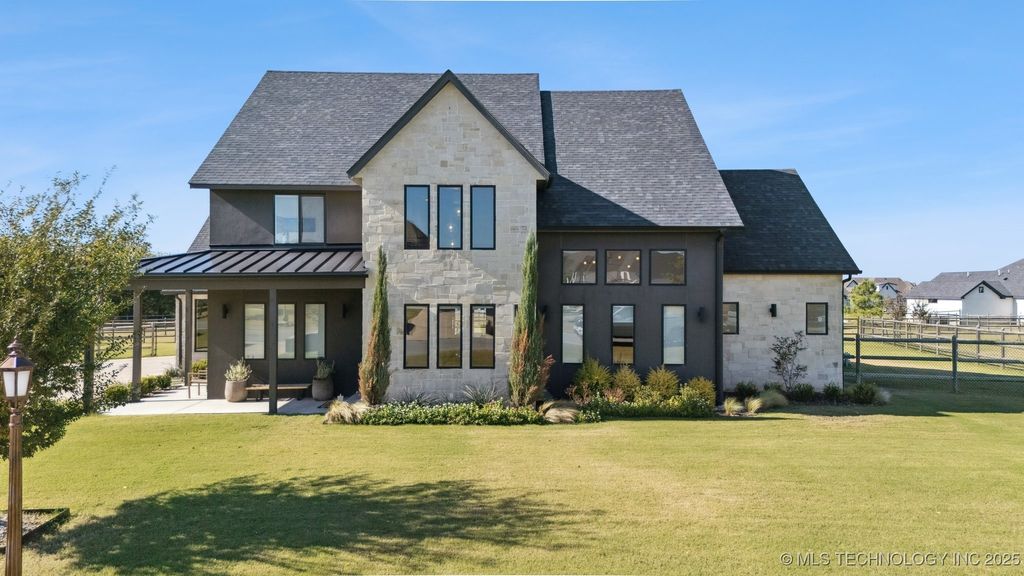 18826 E Chokeberry Street, Owasso, OK 74055