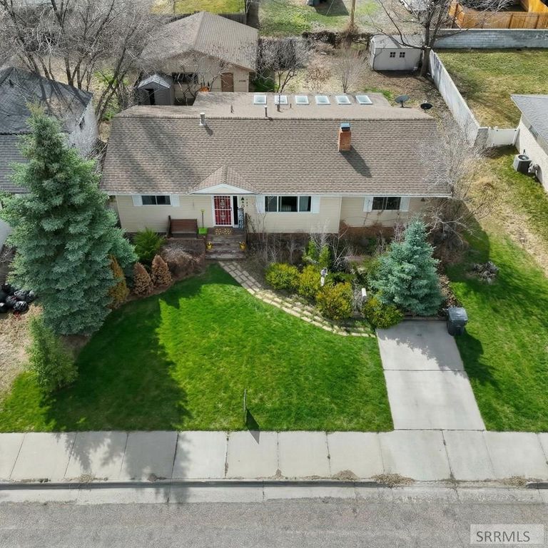Image 2 of property listing at 670 Garfield Street, Idaho Falls, ID 83401