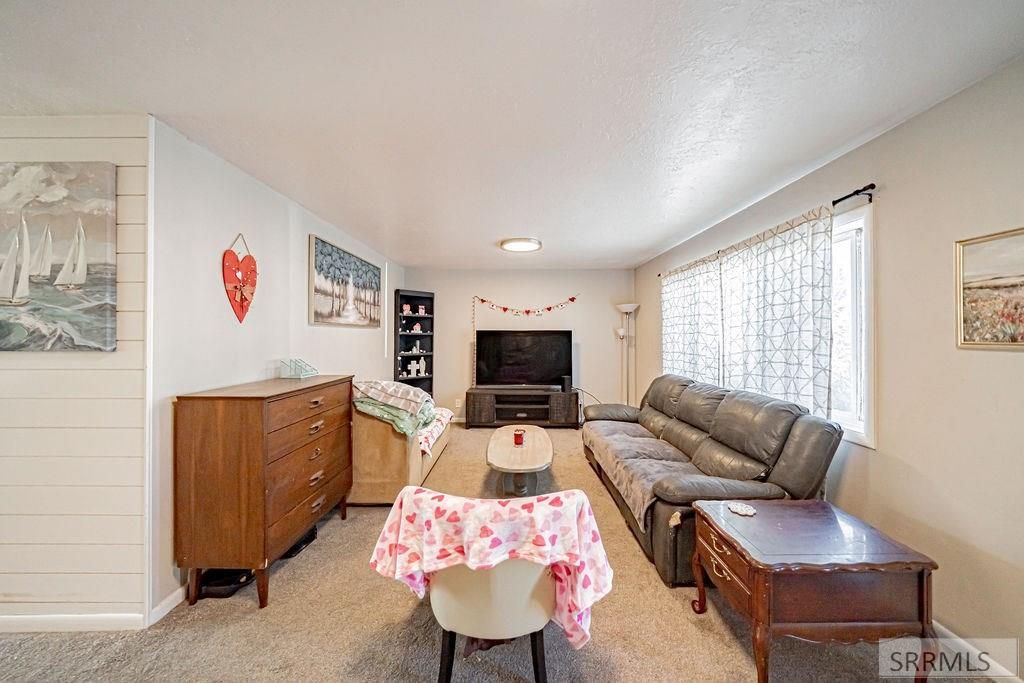 Image 5 of property listing at 670 Garfield Street, Idaho Falls, ID 83401