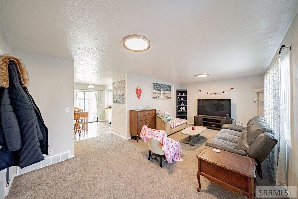 Image 6 of property listing at 670 Garfield Street, Idaho Falls, ID 83401