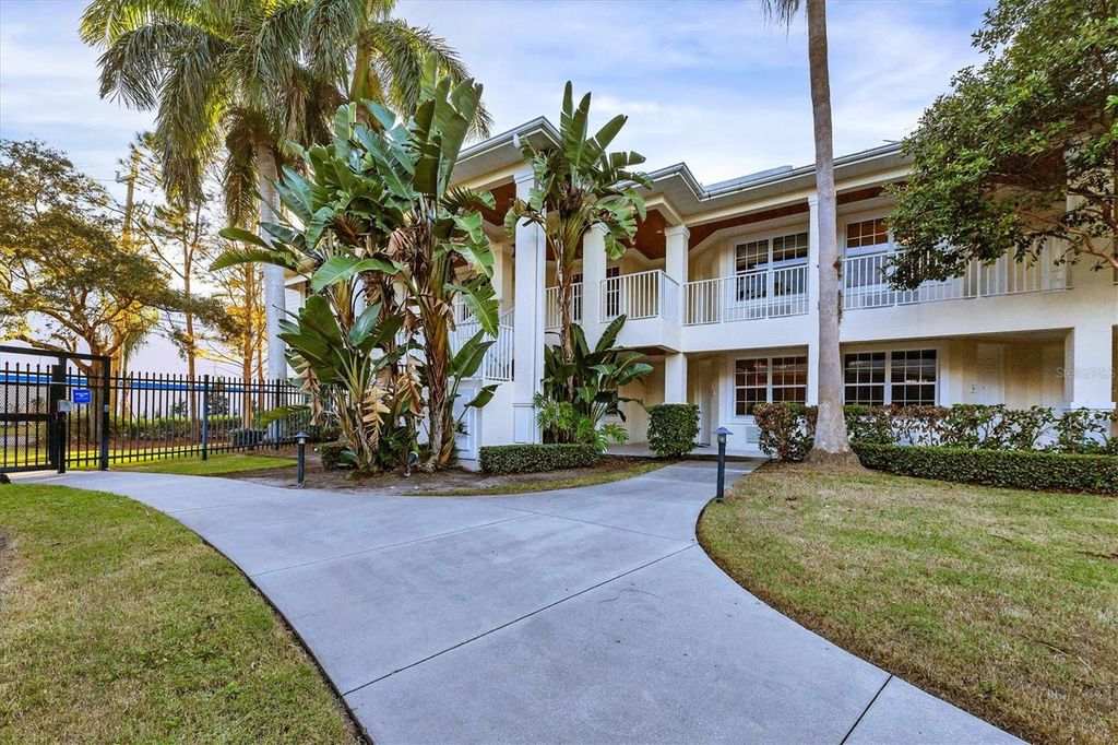 Image 1 of property listing at 3506 54TH DRIVE W 104, Bradenton, FL 34210