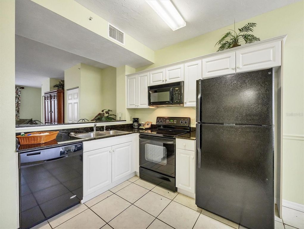 Image 11 of property listing at 3506 54TH DRIVE W 104, Bradenton, FL 34210