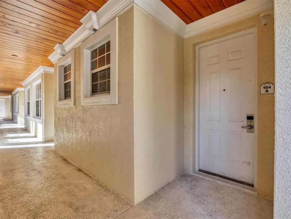 Image 3 of property listing at 3506 54TH DRIVE W 104, Bradenton, FL 34210