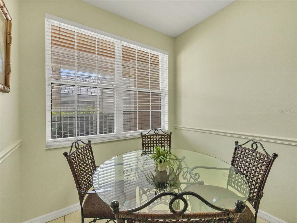 Image 7 of property listing at 3506 54TH DRIVE W 104, Bradenton, FL 34210