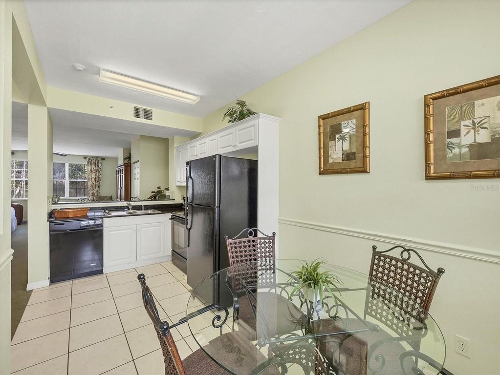 Image 8 of property listing at 3506 54TH DRIVE W 104, Bradenton, FL 34210