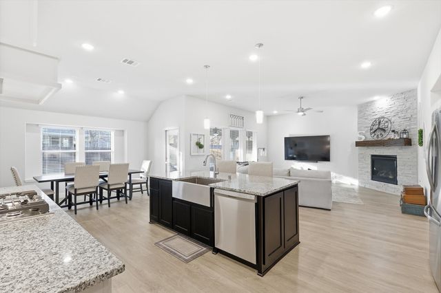 1125 Cardinal Drive, Midlothian, TX 76065