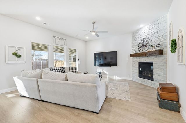 1125 Cardinal Drive, Midlothian, TX 76065