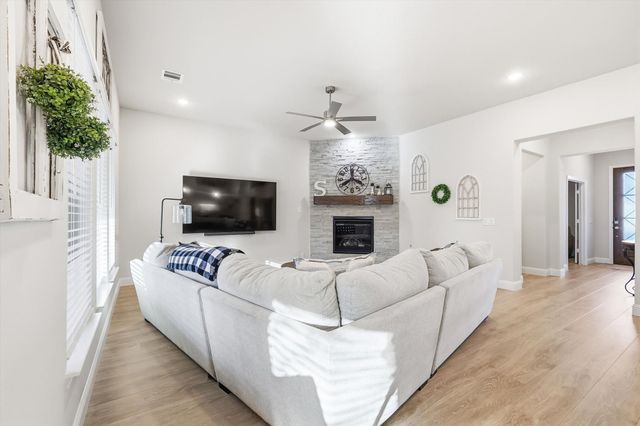 1125 Cardinal Drive, Midlothian, TX 76065