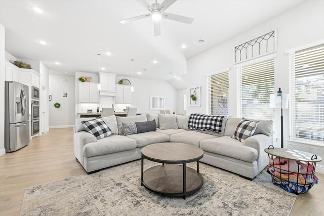 1125 Cardinal Drive, Midlothian, TX 76065