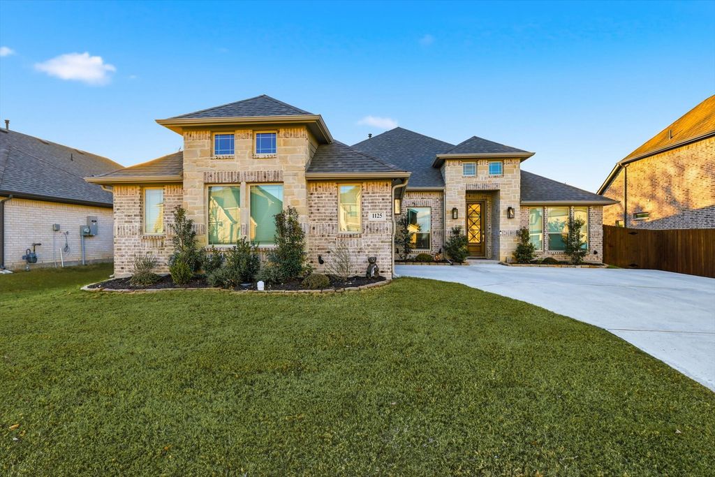 1125 Cardinal Drive, Midlothian, TX 76065