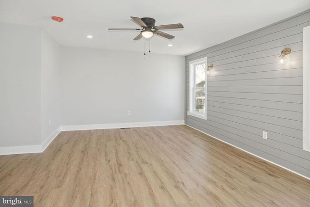 8012 CATHERINE AVE, Pasadena, MD 21122