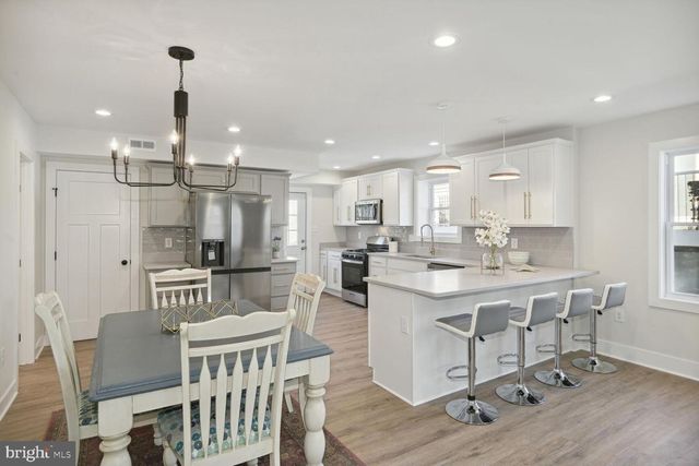 8012 CATHERINE AVE, Pasadena, MD 21122