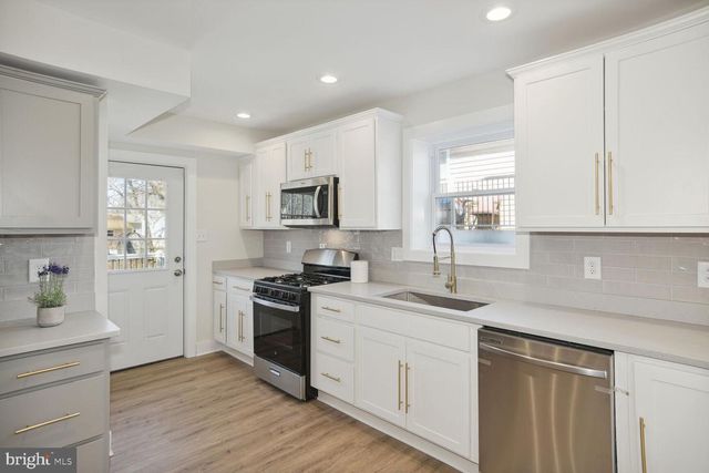 8012 CATHERINE AVE, Pasadena, MD 21122