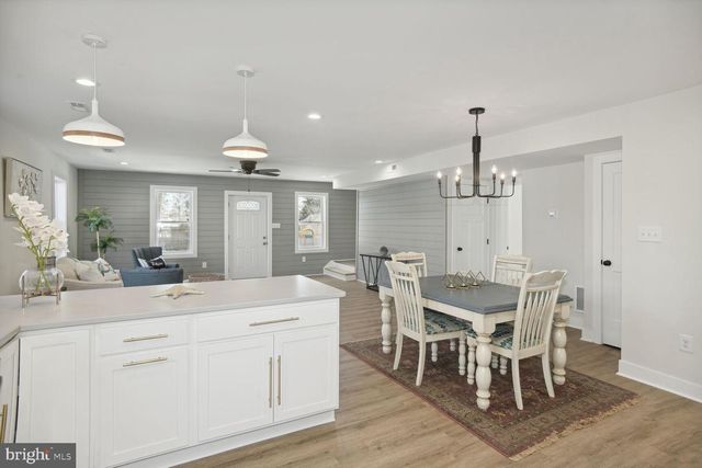 8012 CATHERINE AVE, Pasadena, MD 21122