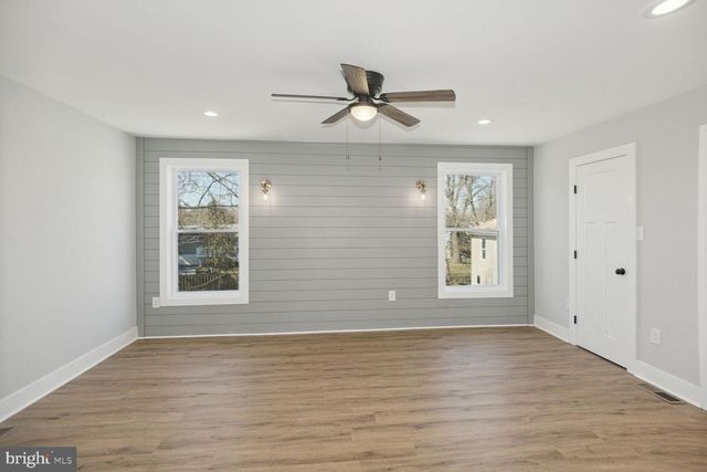 8012 CATHERINE AVE, Pasadena, MD 21122