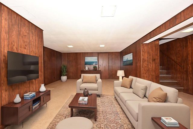 2431 E Dale AVENUE, Cudahy, WI 53110