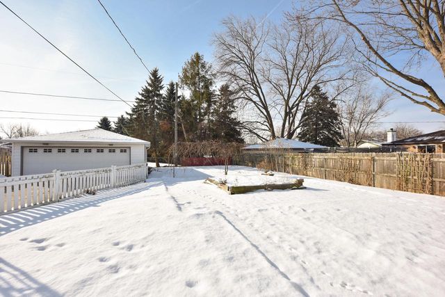 2431 E Dale AVENUE, Cudahy, WI 53110