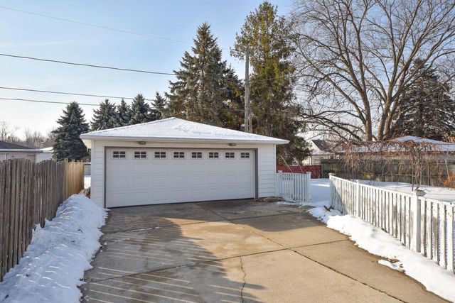 2431 E Dale AVENUE, Cudahy, WI 53110