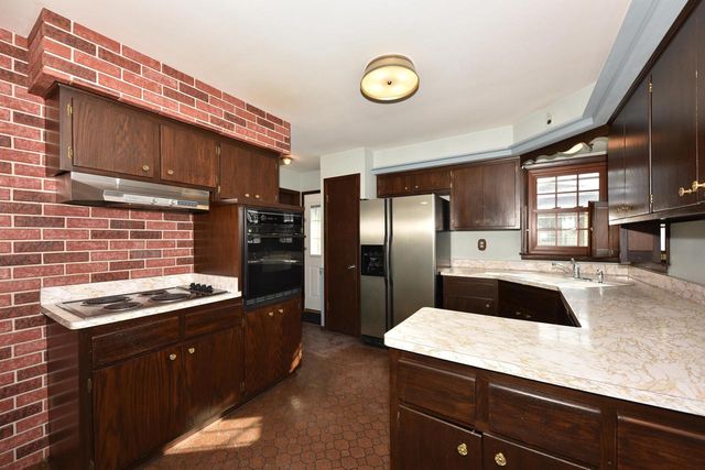 2431 E Dale AVENUE, Cudahy, WI 53110