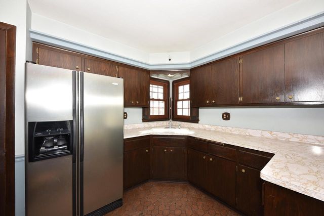 2431 E Dale AVENUE, Cudahy, WI 53110