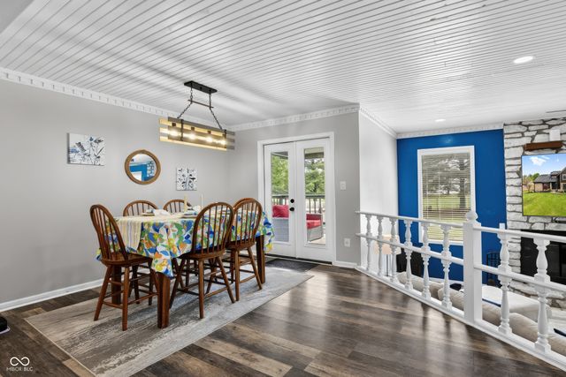 3781 S Creekside Drive, New Palestine, IN 46163