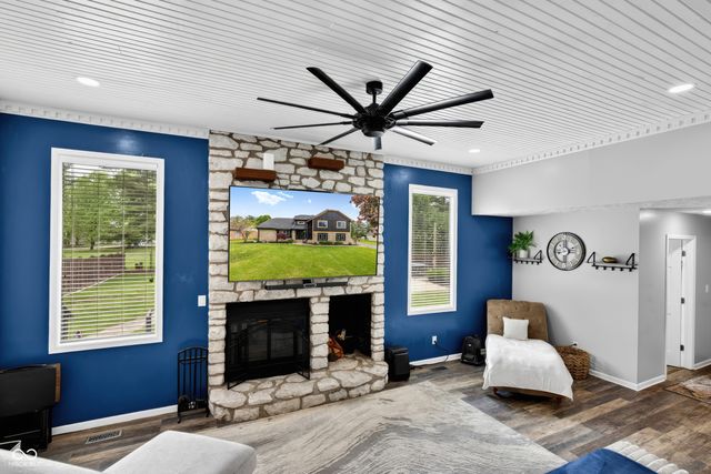 3781 S Creekside Drive, New Palestine, IN 46163