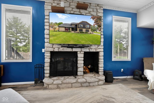 3781 S Creekside Drive, New Palestine, IN 46163