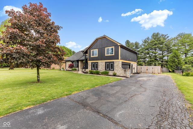 3781 S Creekside Drive, New Palestine, IN 46163